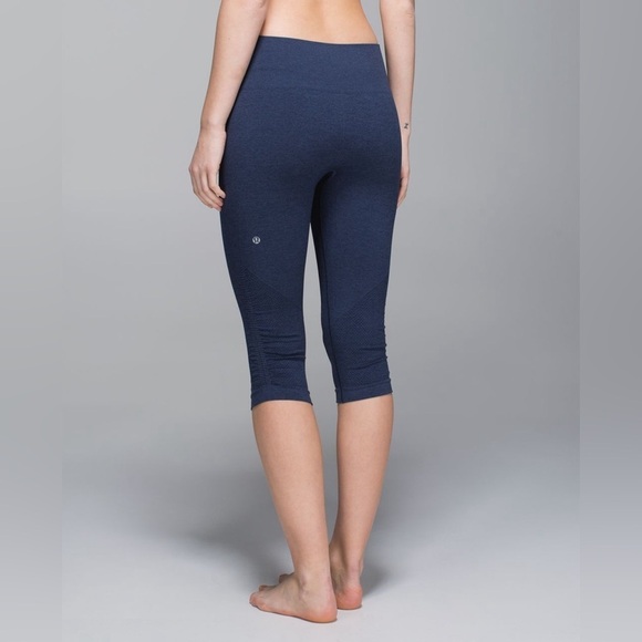 lululemon athletica Pants - Lululemon “ In The Flow Crop “ size 4